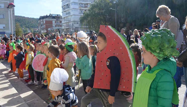 MASKEMBALOM NASTAVLJENO OBELEŽAVANJE DEČJE NEDELJE