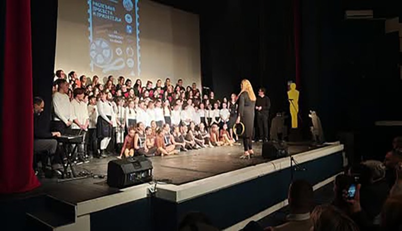 „РАСПЕВАНА ПРОСВЕТА“ И ПРИЈАТЕЉИ ПРИРЕДИЛИ КОНЦЕРТ ЗА ПАМЋЕЊЕ