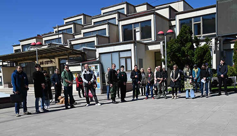 ОДАВАЊЕ ПОШТЕ ПРОДУЖЕНО НА ШЕСНАЕСТ МИНУТА