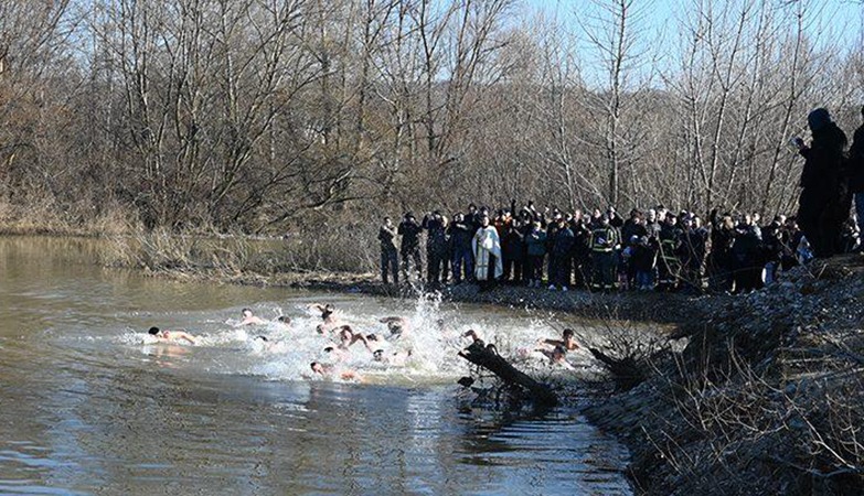 HLADNO VREME NIJE POKOLEBALO PLIVAČE