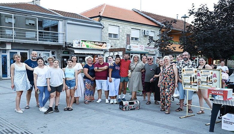 ХУМАНИТАРНА МИСИЈА АЛЕКСАНДРА И НИНЕ СТИГЛА ДО АЛЕКСИНЦА